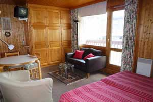 self-catered appartment val d'isere image of.