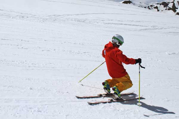 telemark skier practicing drills image of